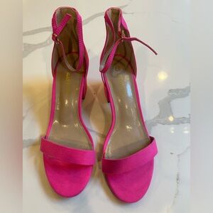 Dream Paris Low Chunk Heel Sandal in Vibrant Pink Size 10